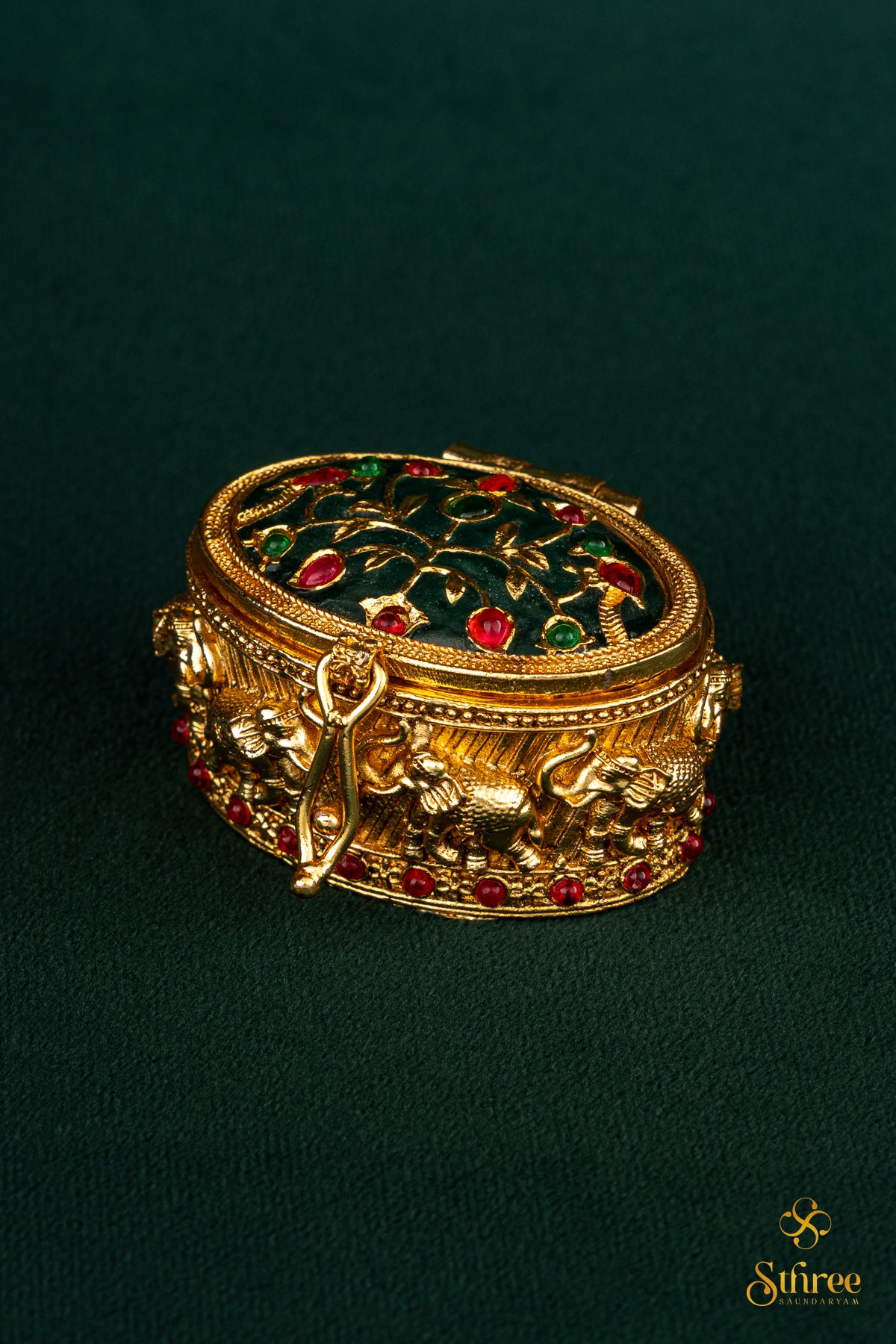 Kumkuma Chimizh - Emerald green