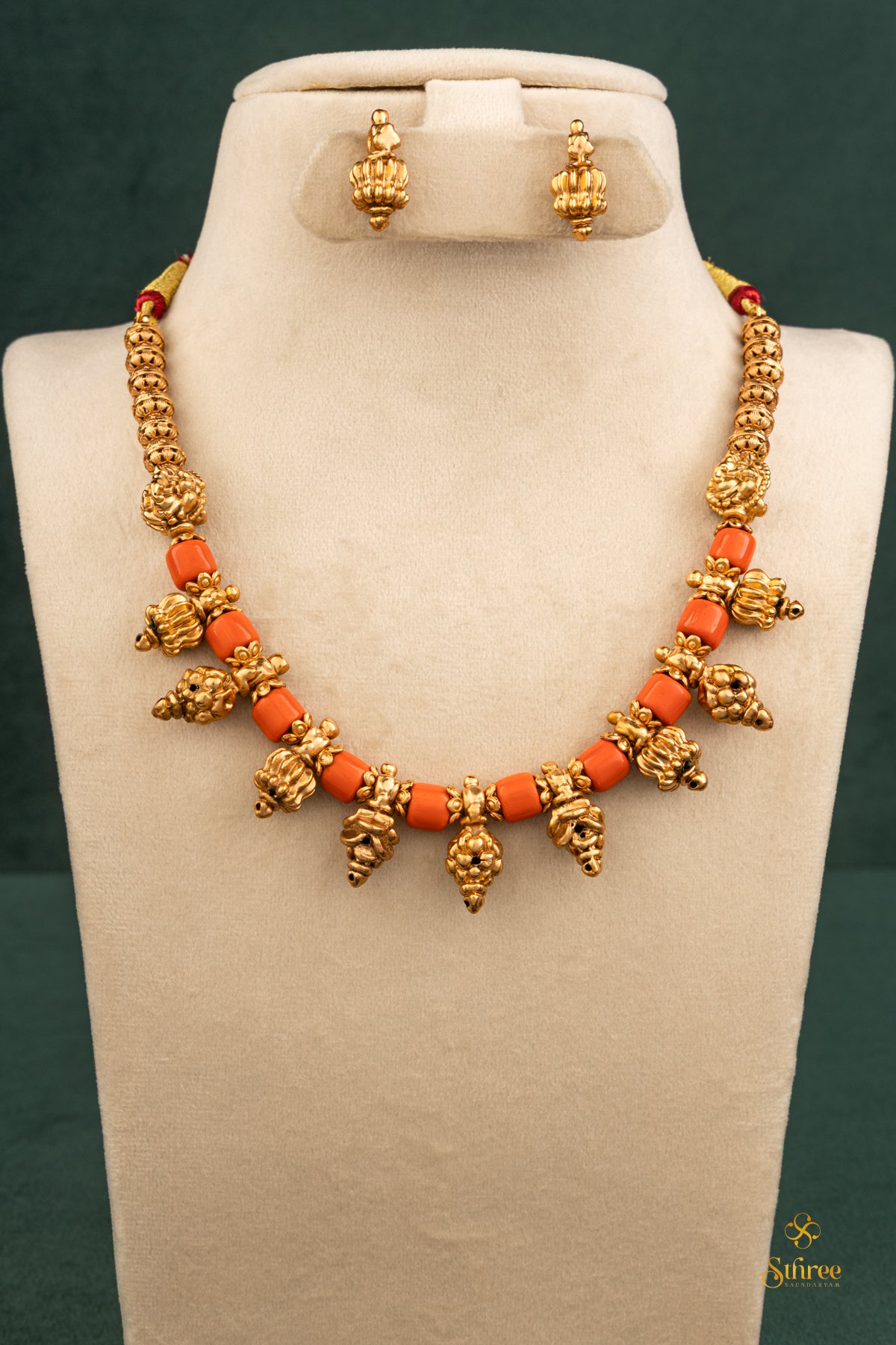 Corals with gundumani set
