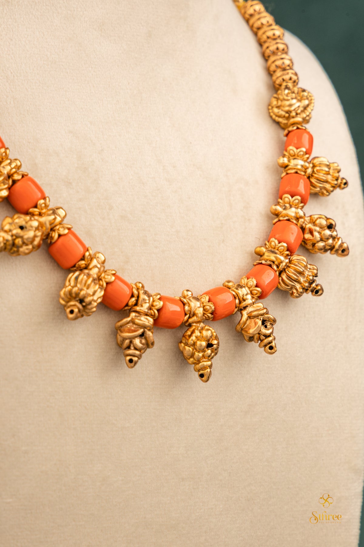 Corals with gundumani set