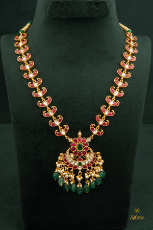 Kemp with chandbali pendant