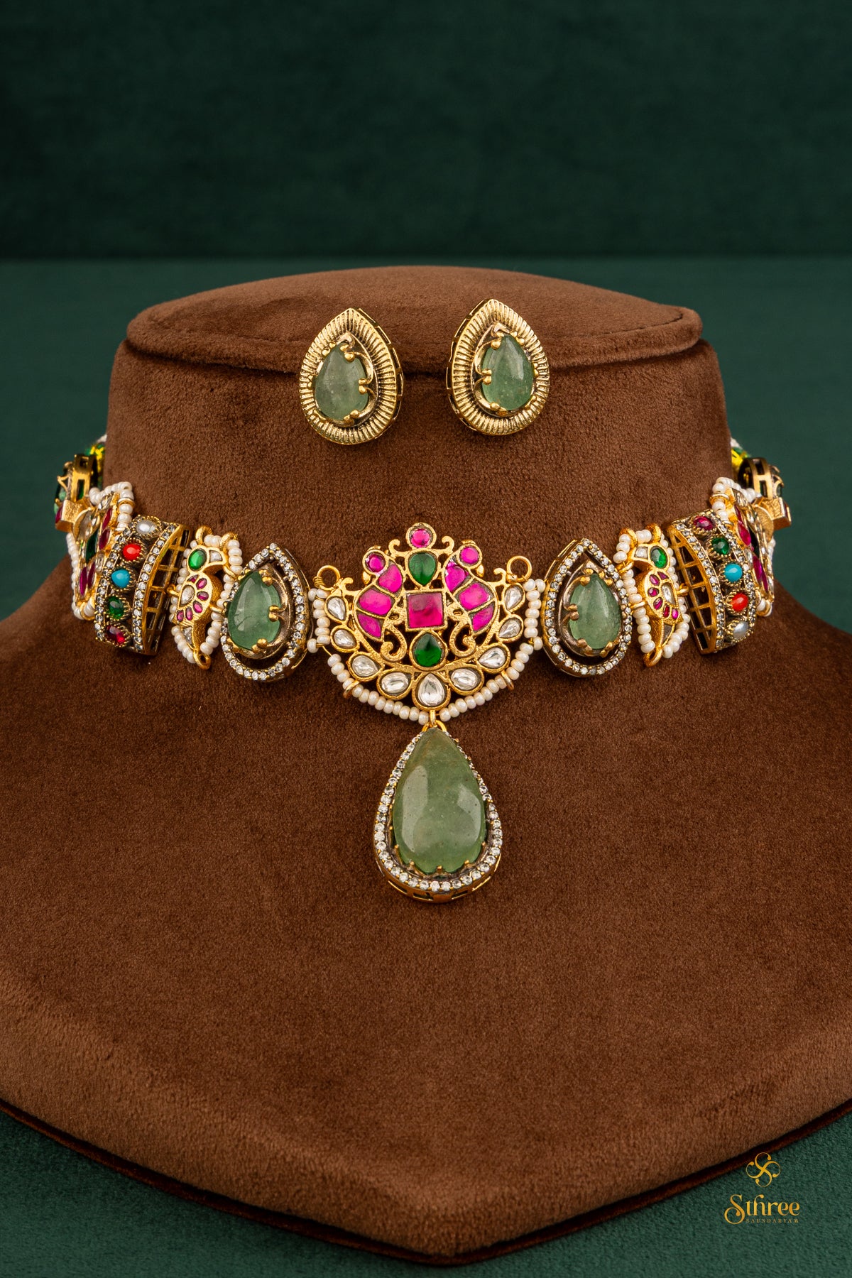 Pearl with Cabochon choker - Light green
