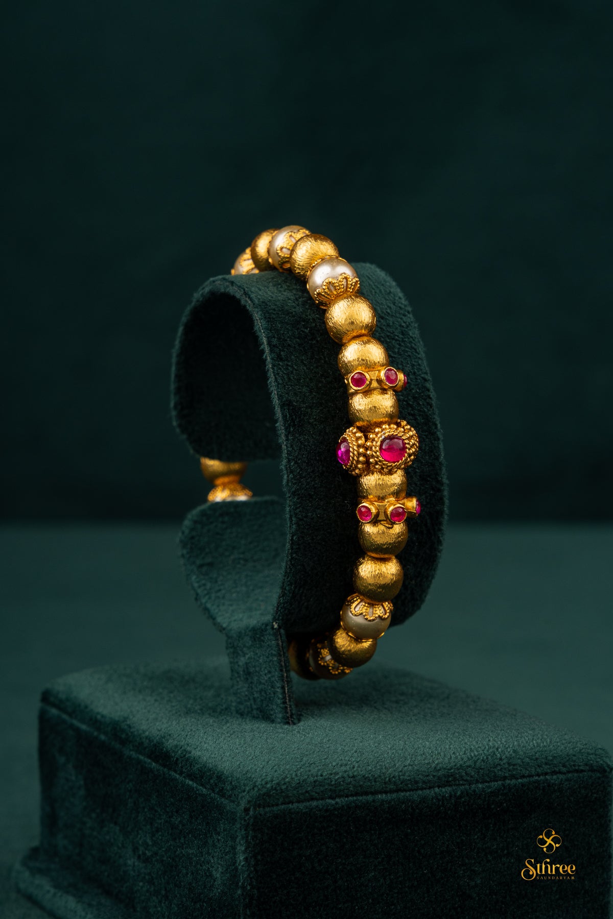 Kemp Mogappu kada with pearl