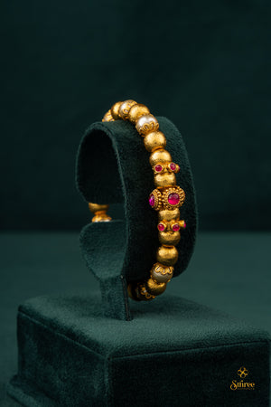 Kemp Mogappu kada with pearl