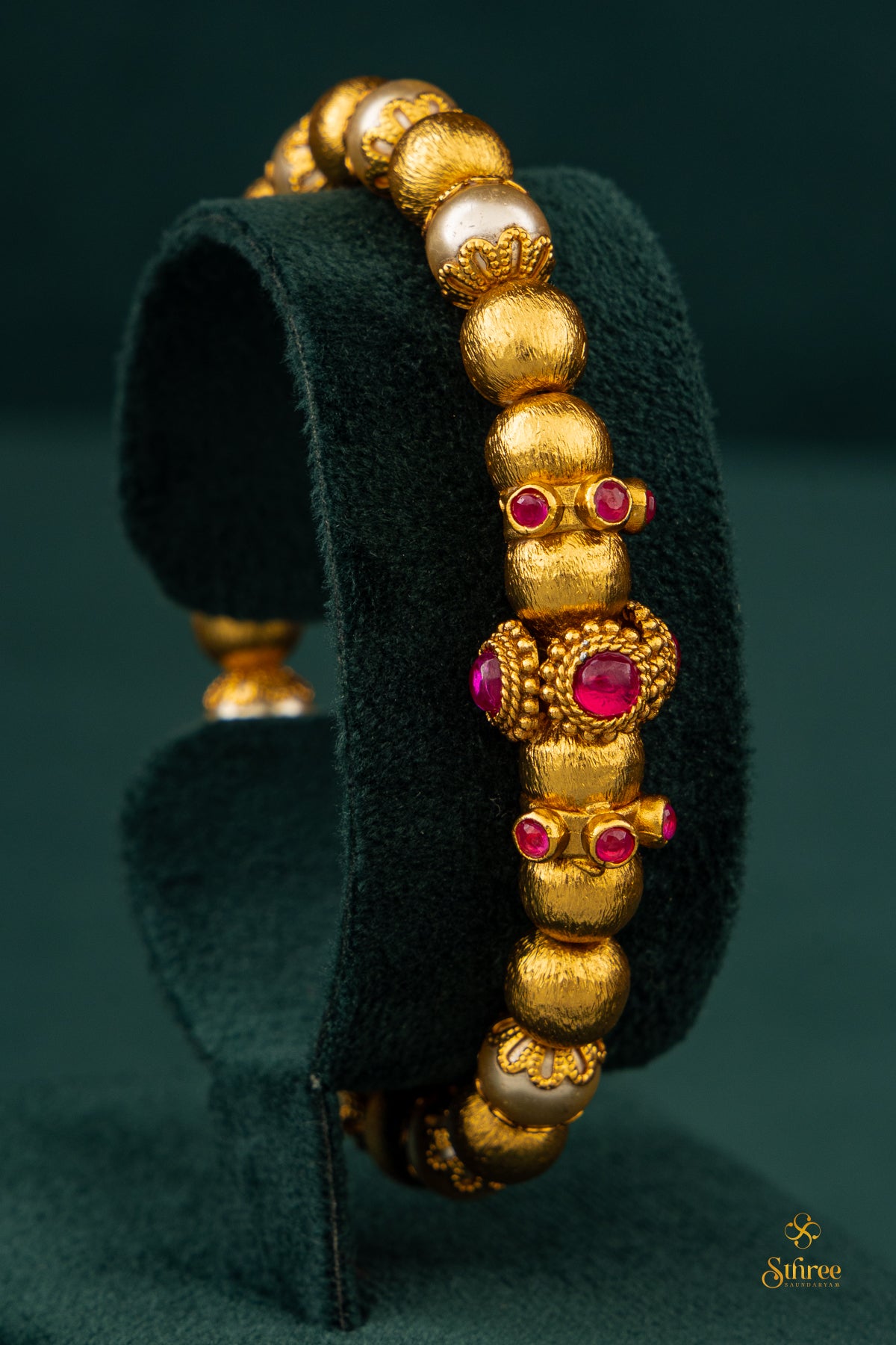 Kemp Mogappu kada with pearl