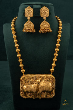 Rishaba Kunjaram pendant with gundumani