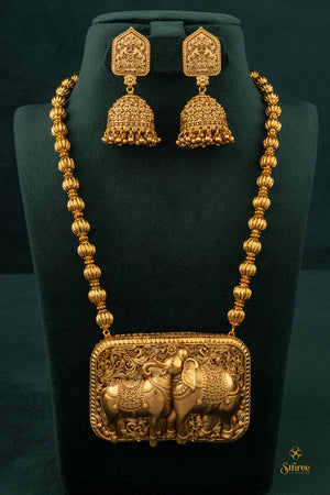 Rishaba Kunjaram pendant with gundumani