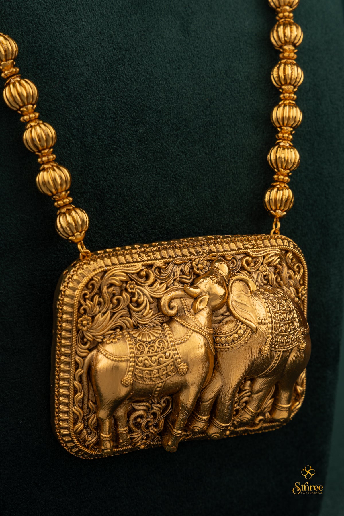 Rishaba Kunjaram pendant with gundumani