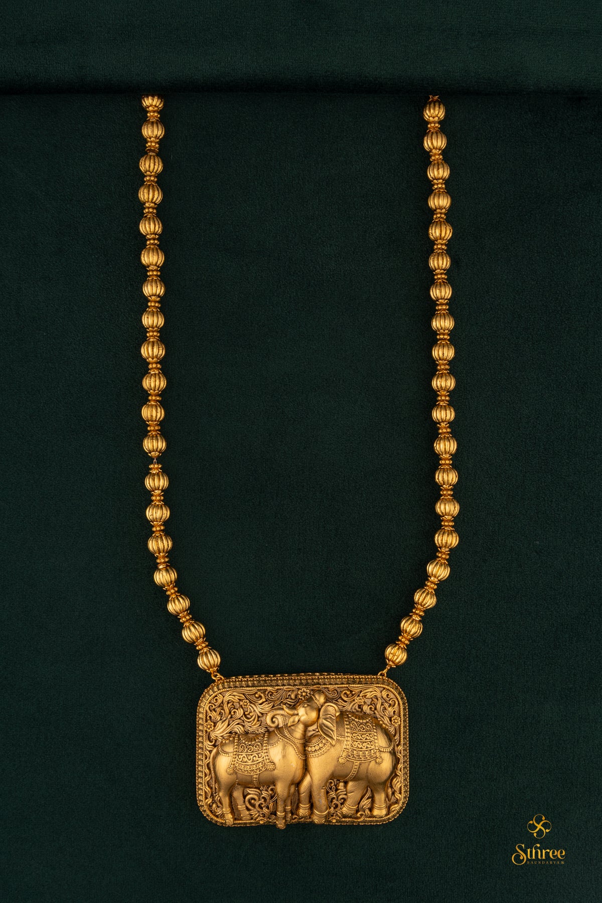 Rishaba Kunjaram pendant with gundumani