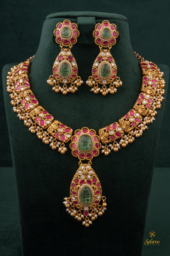 Natural cabochons in guttapusalu