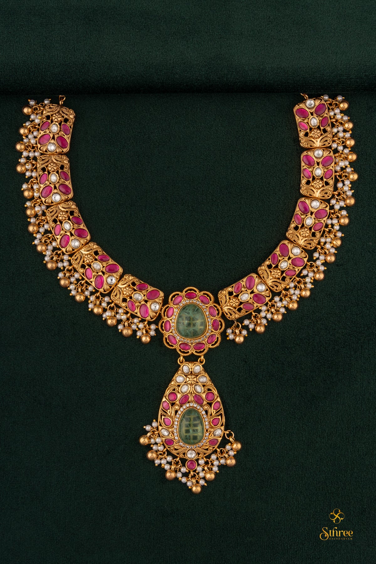 Natural cabochons in guttapusalu