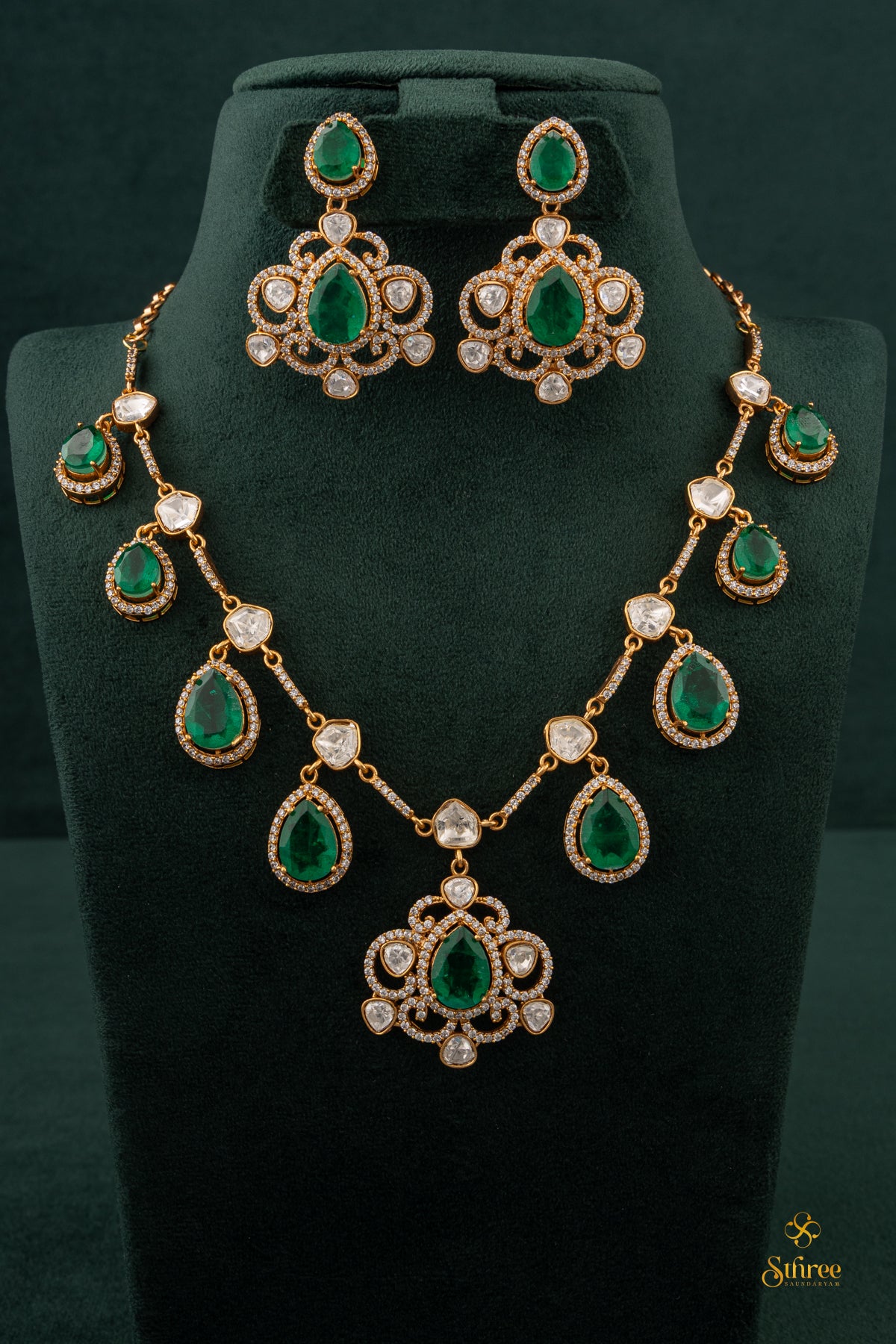 Cabochons with Emerald green