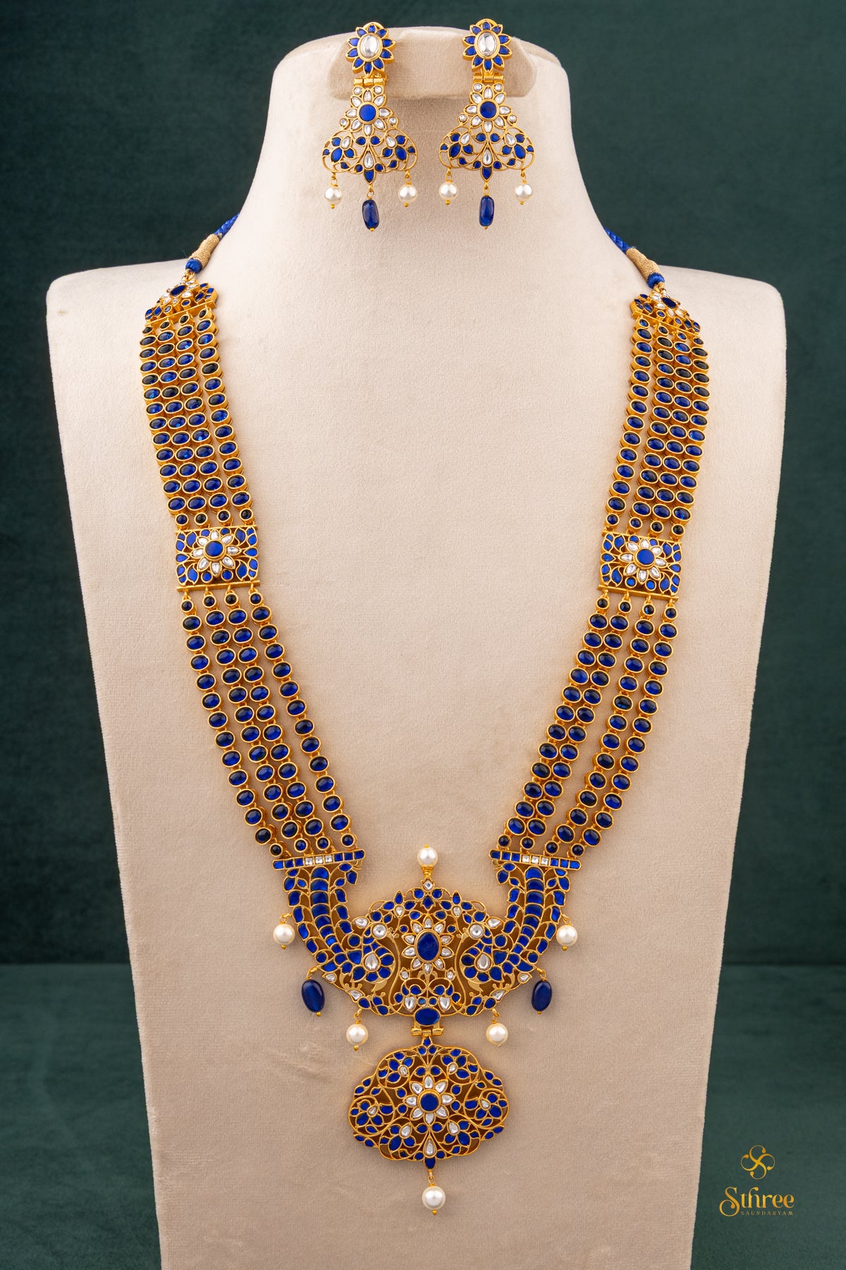 Sapphire blue - Makarakanthi Pendant in Four Lines