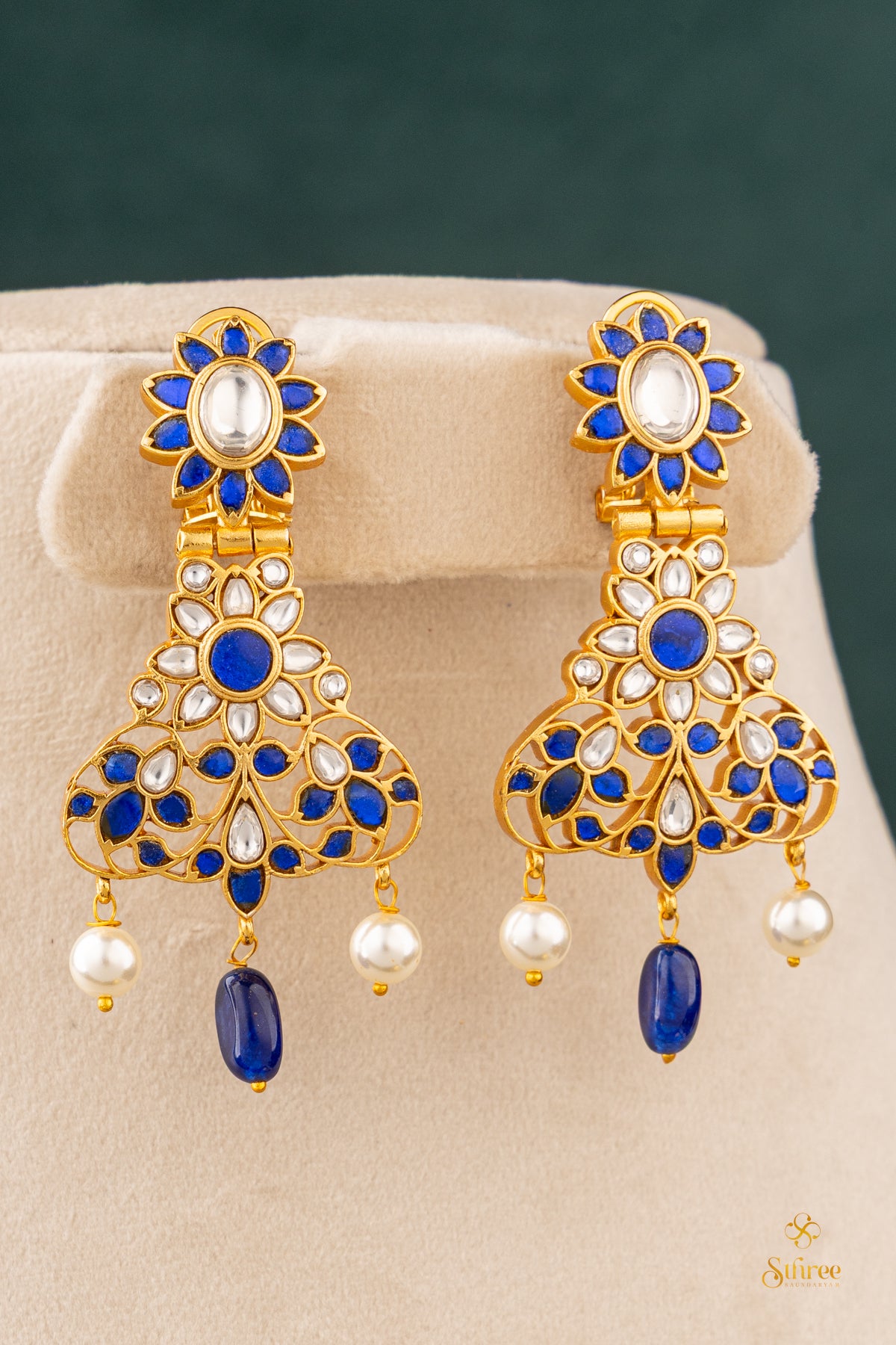 Sapphire blue - Makarakanthi Pendant in Four Lines