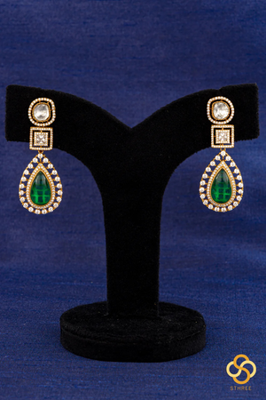 Kundan Necklace Set with Emerald Green Centerpiece
