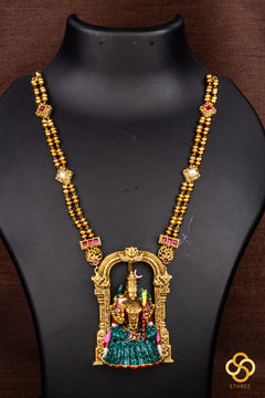 Kamakshi pendant in rettai-vari chain - Green