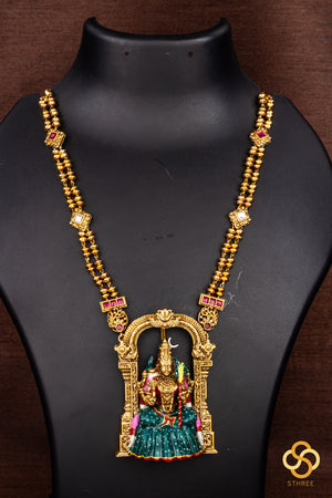 Kamakshi pendant in rettai-vari chain - Green