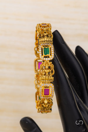 Lakshmi pendant with square kemp - Set of 2