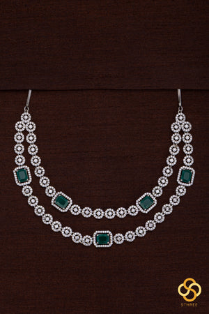 Diamond Pattern with Emerald Green Square Stone
