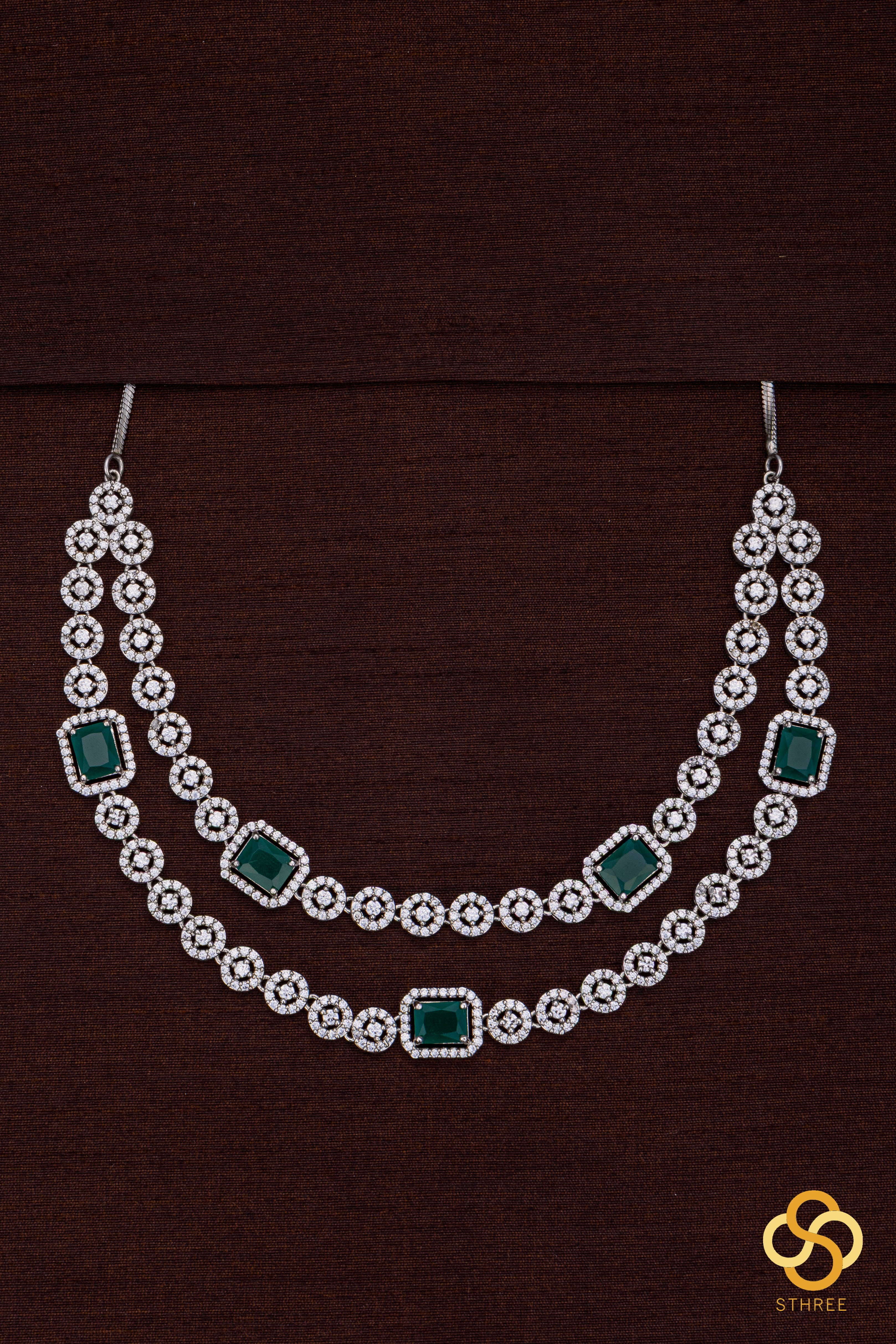 Diamond Pattern with Emerald Green Square Stone