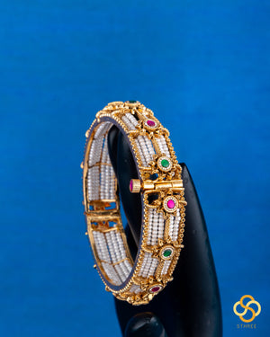 Kada - White colour beads