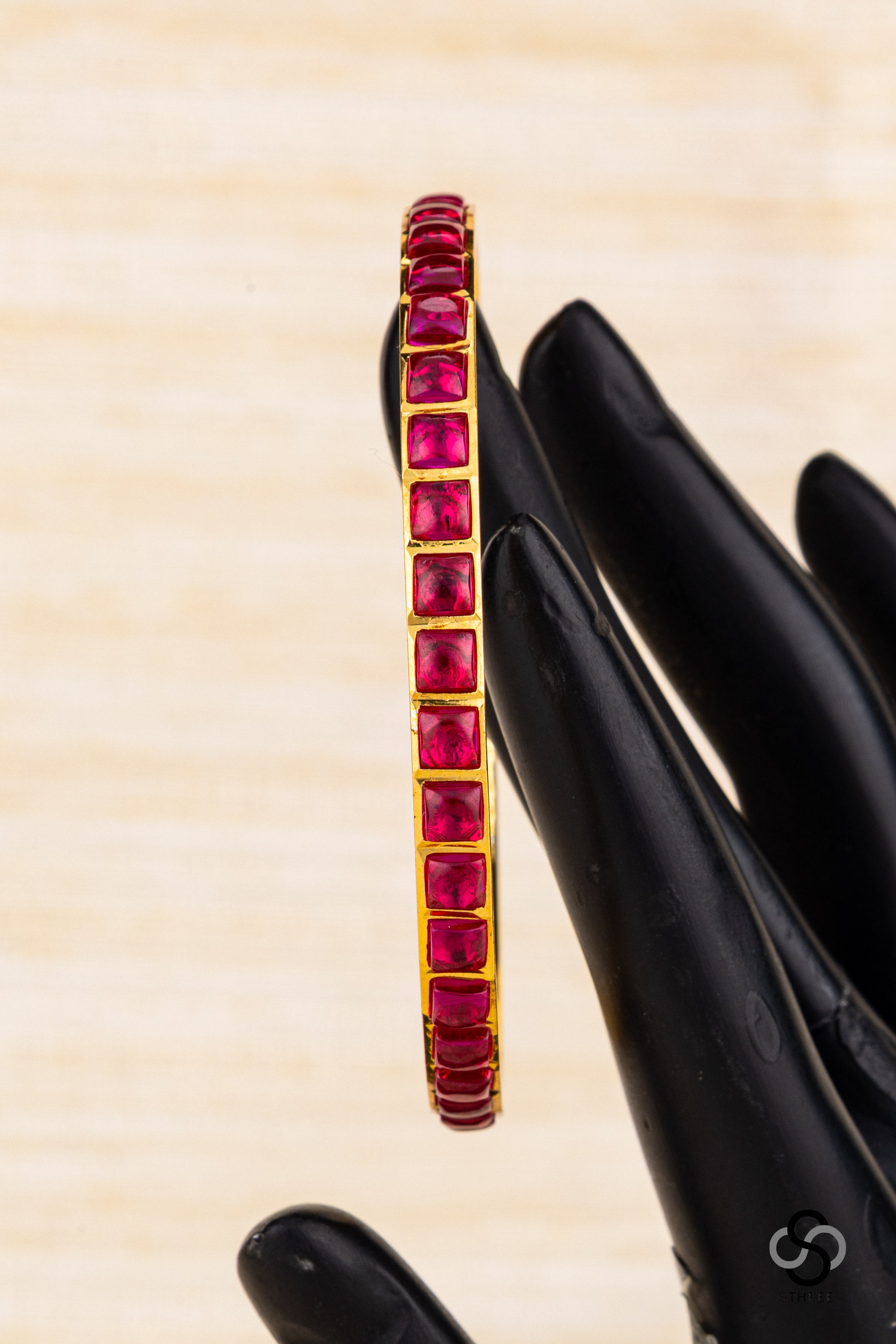 Kuchakal in aympon - Ruby red