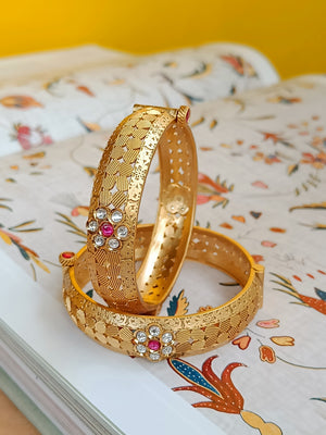 Matt gold kada pair with kundan mogappu
