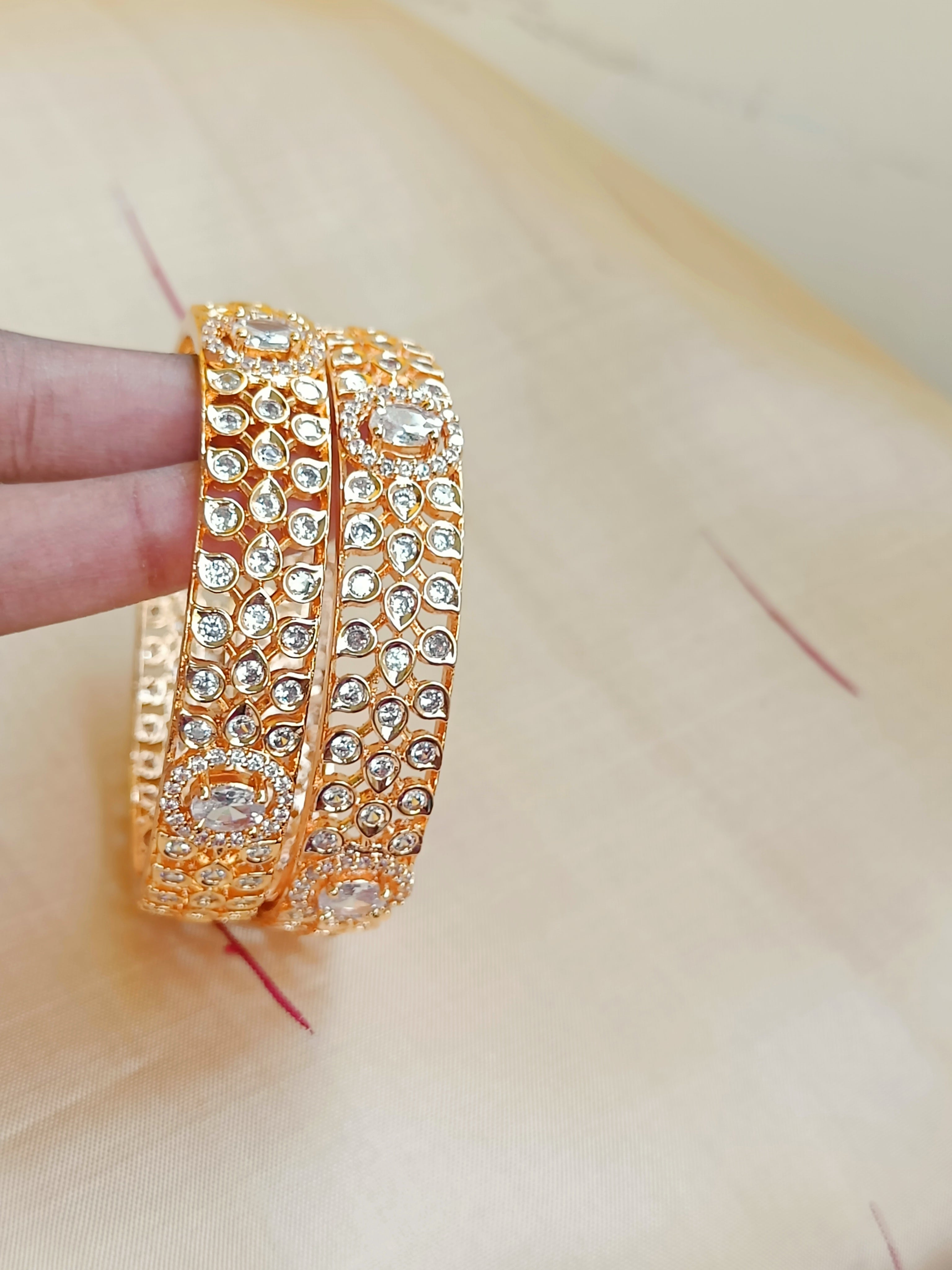 Leaf pattern with mogappu, zircon bangle
