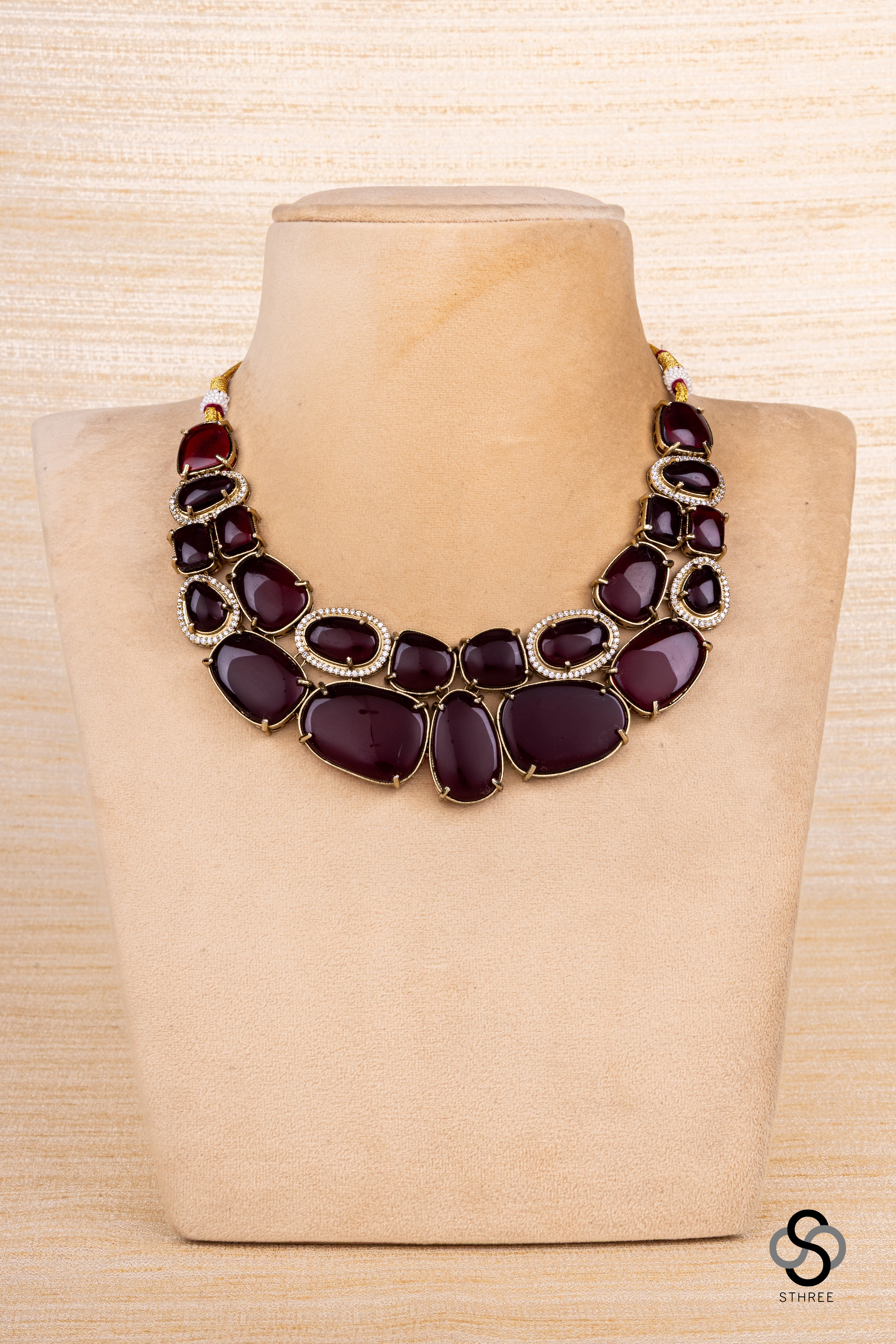 Maroon colour stone neckace