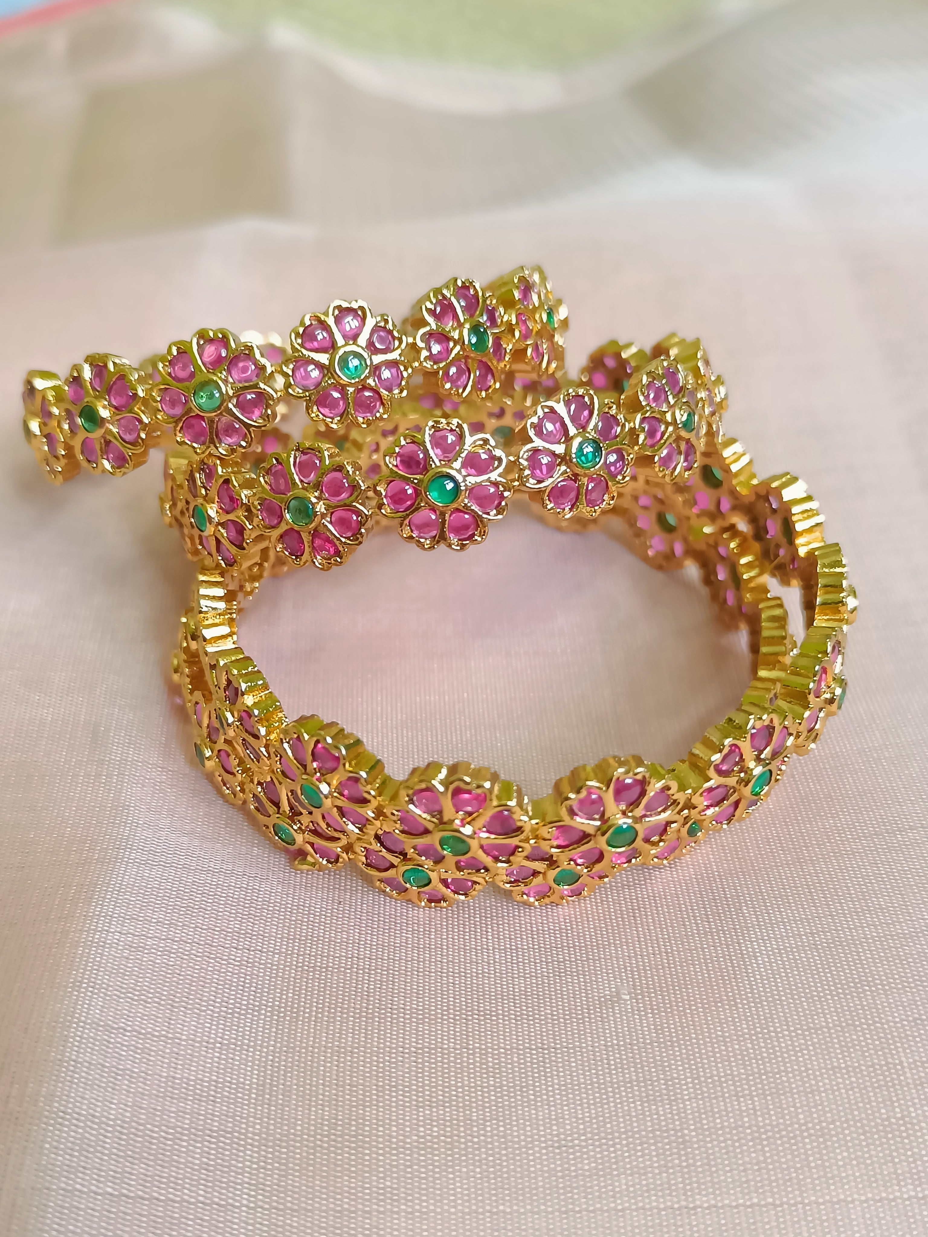 Floral pink red kemp with green