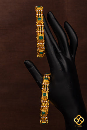 Antique finish, square Green kemp with pearls