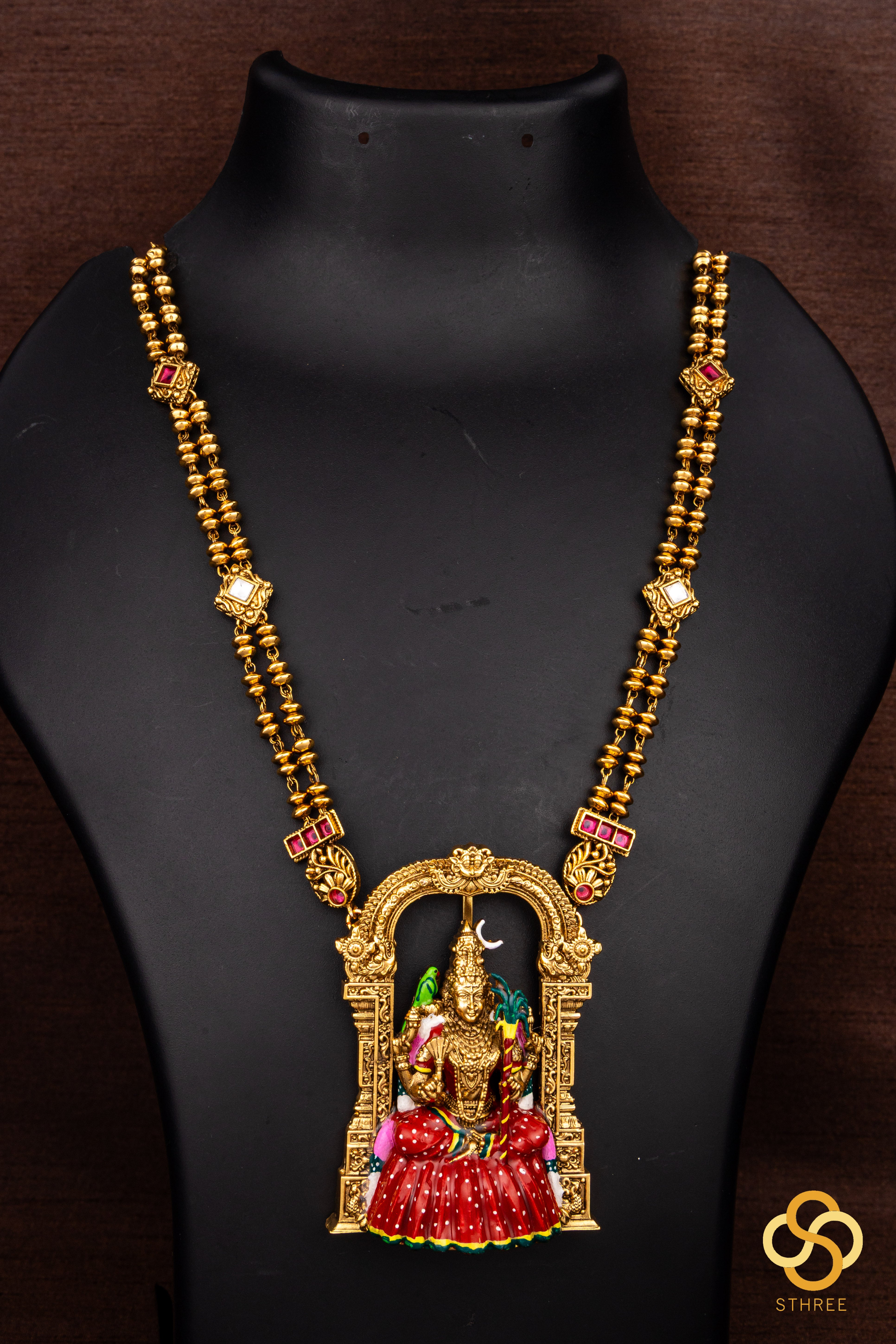 Kamakshi pendant in rettai-vari chain - Red