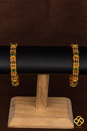 Antique finish, square Green kemp with pearls