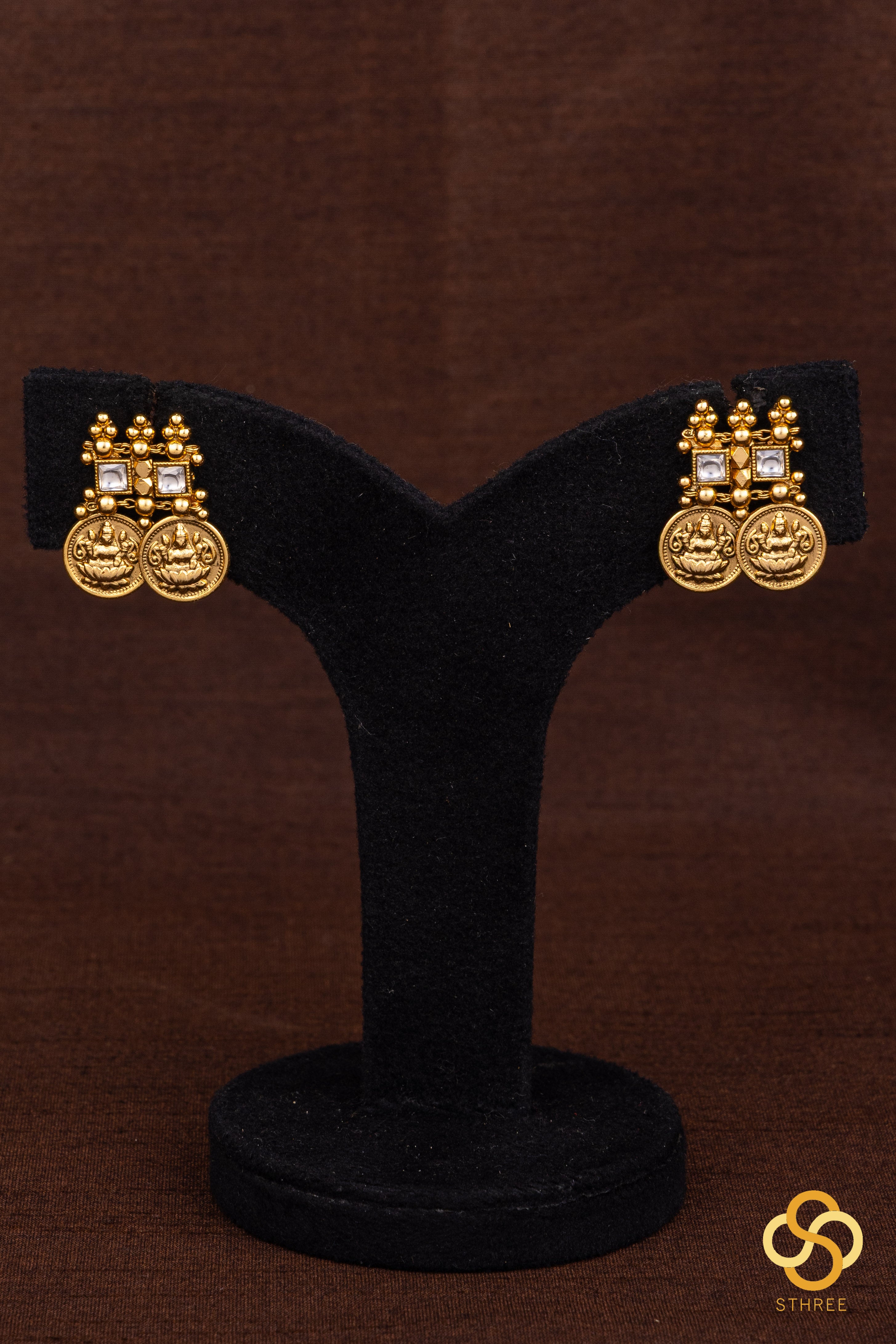 Lakshmi Kasumalai Set with White Square Stones