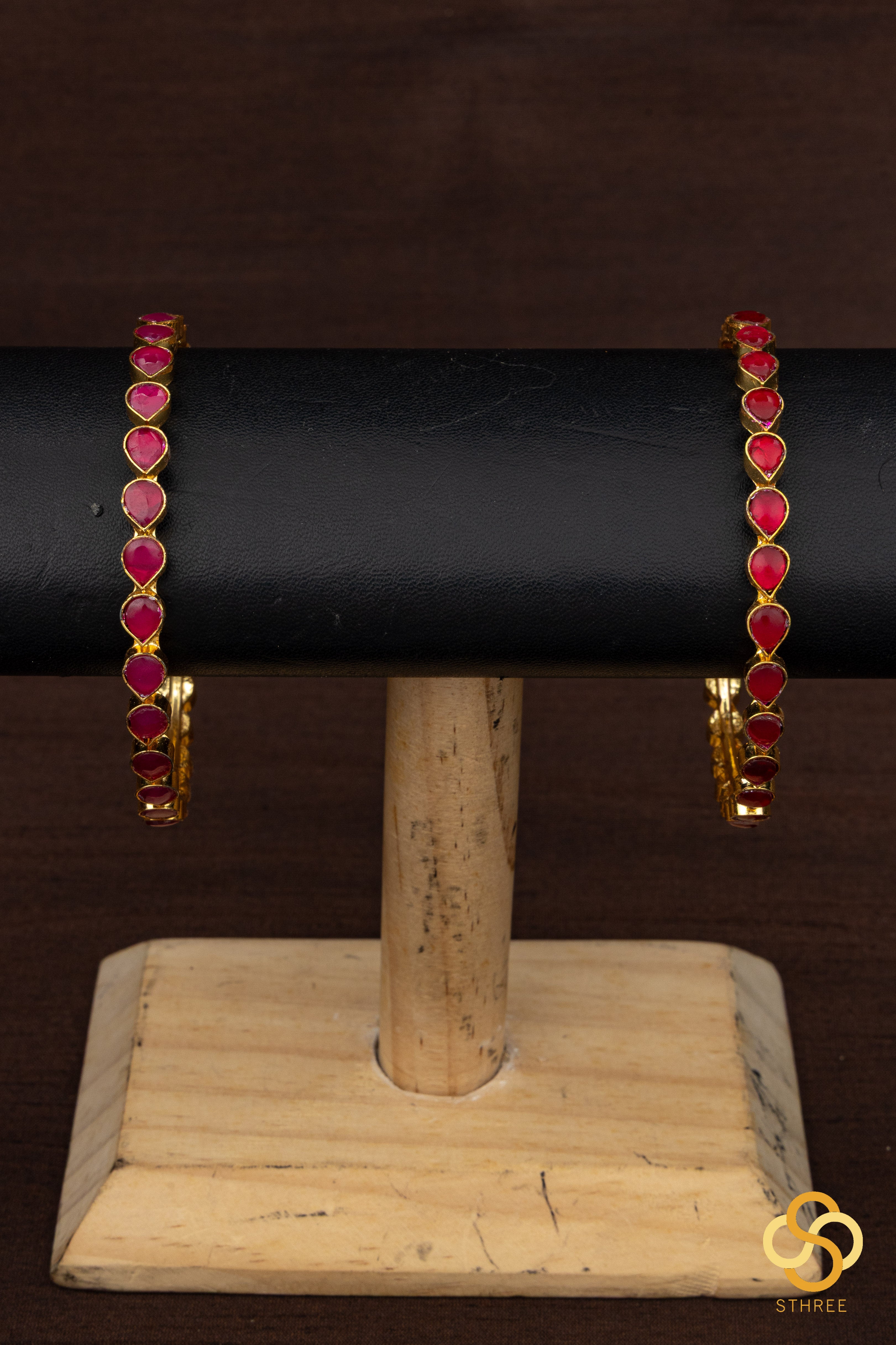 Thilagam pattern - Ruby red