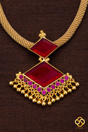 Keralam Padakkam necklace - Ruby red