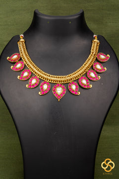 Manga Malai Set in a Spiral Chain - Kemp Red