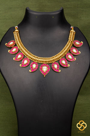 Manga Malai Set in a Spiral Chain - Kemp Red