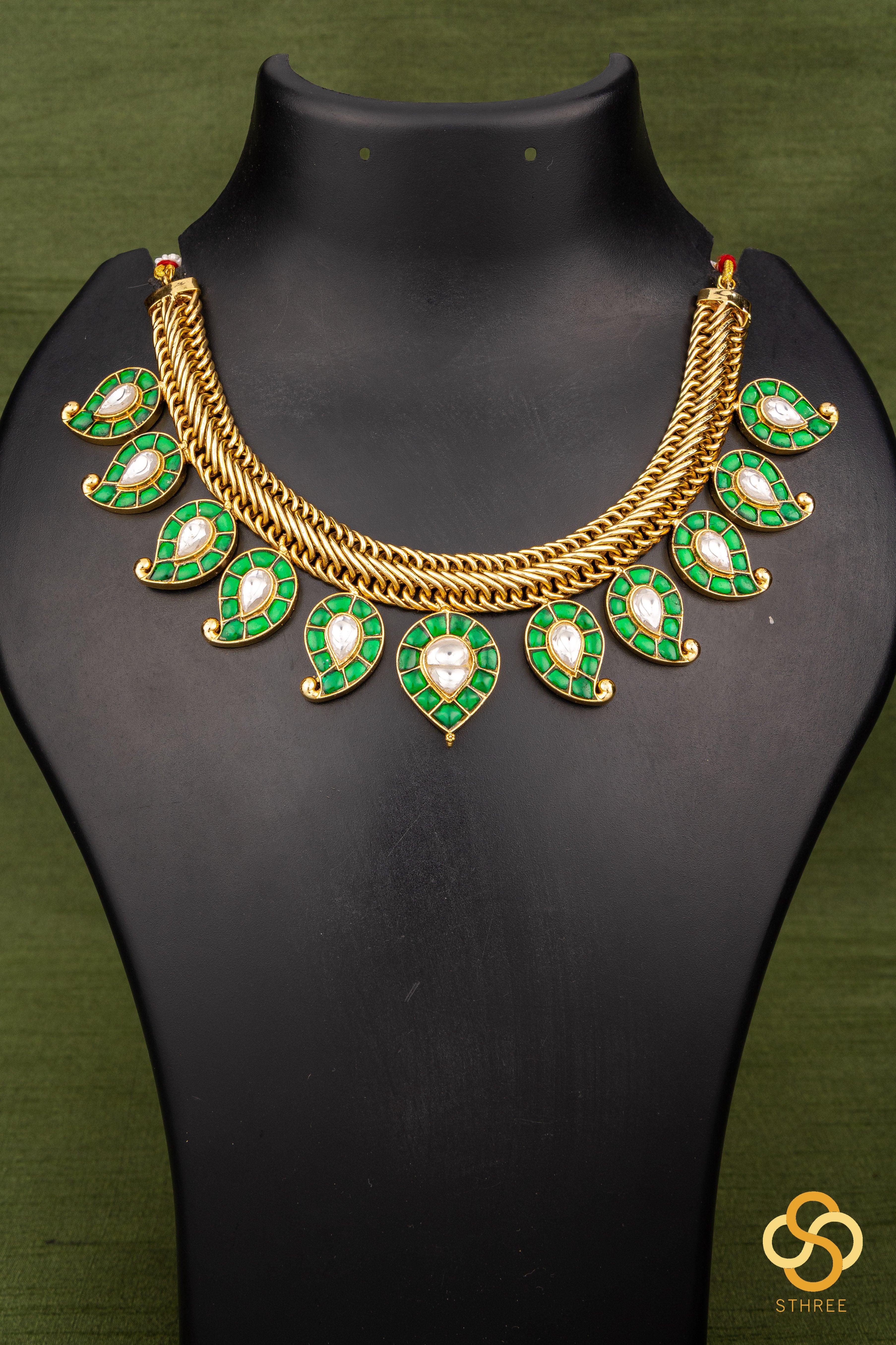 Manga Malai Set in a Spiral Chain - Emerald Green