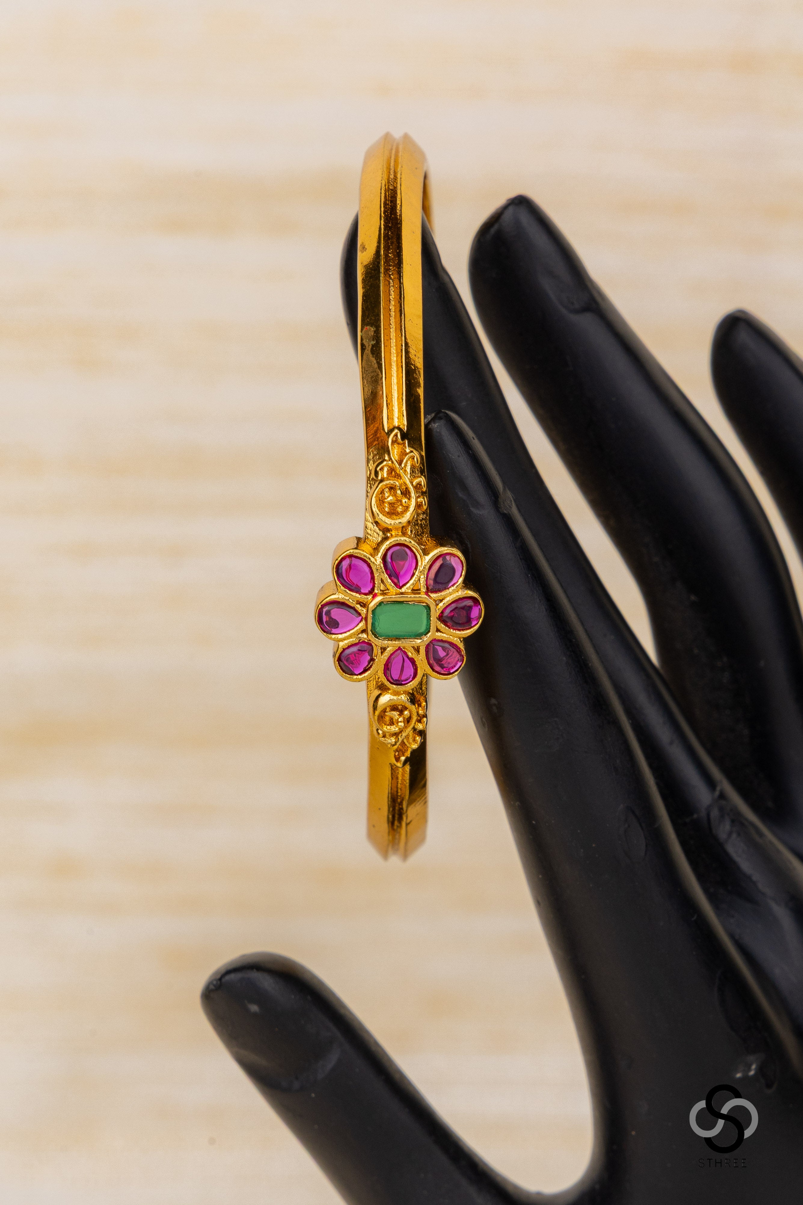 Floral pattern Kemp Kada - Ruby pink