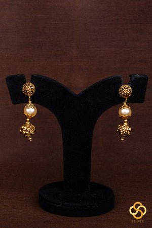 Pearls with gold balls set