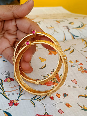 Matt gold kada pair with kundan mogappu