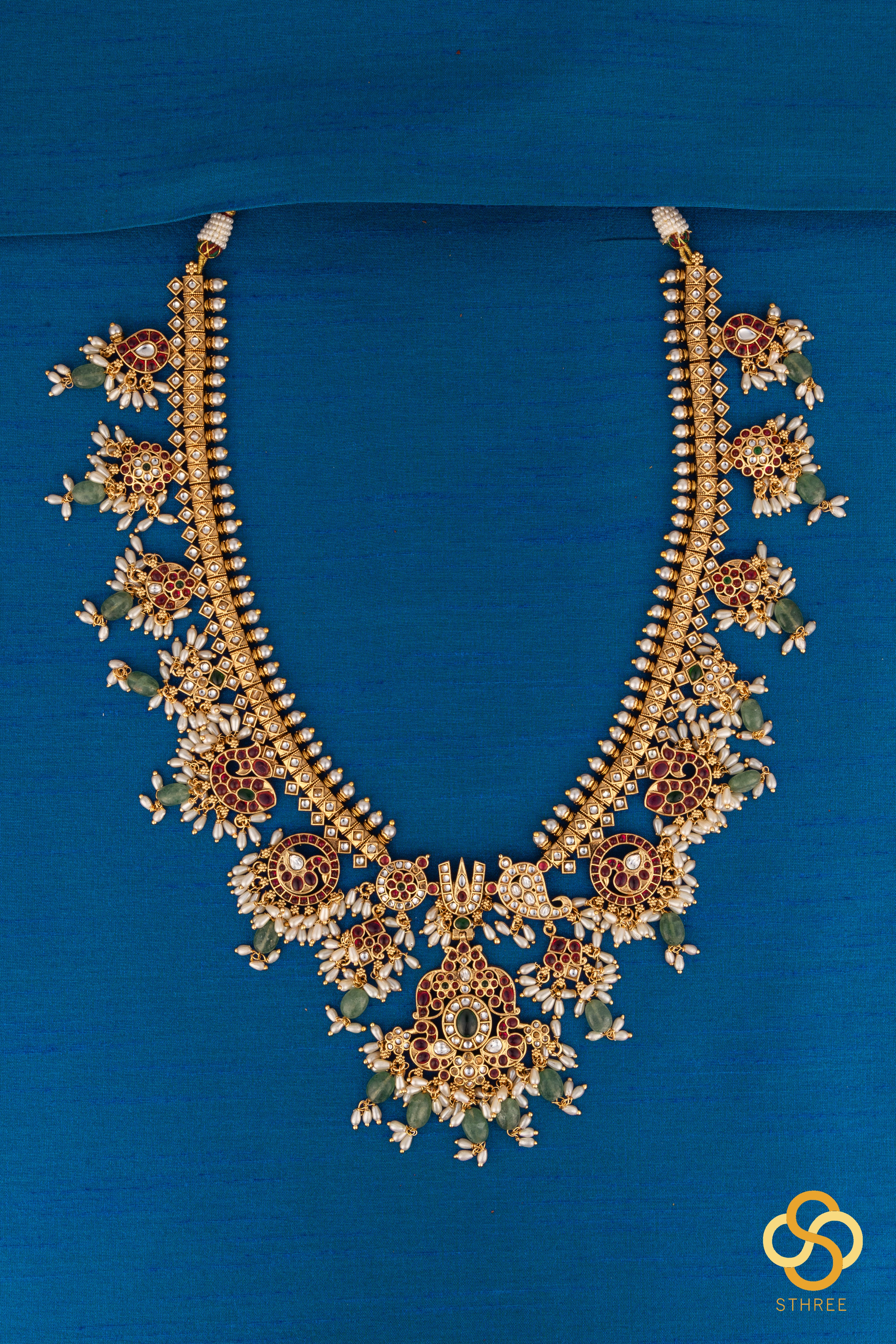 Guttapusalu - Kemp with Shanku chakram pendant