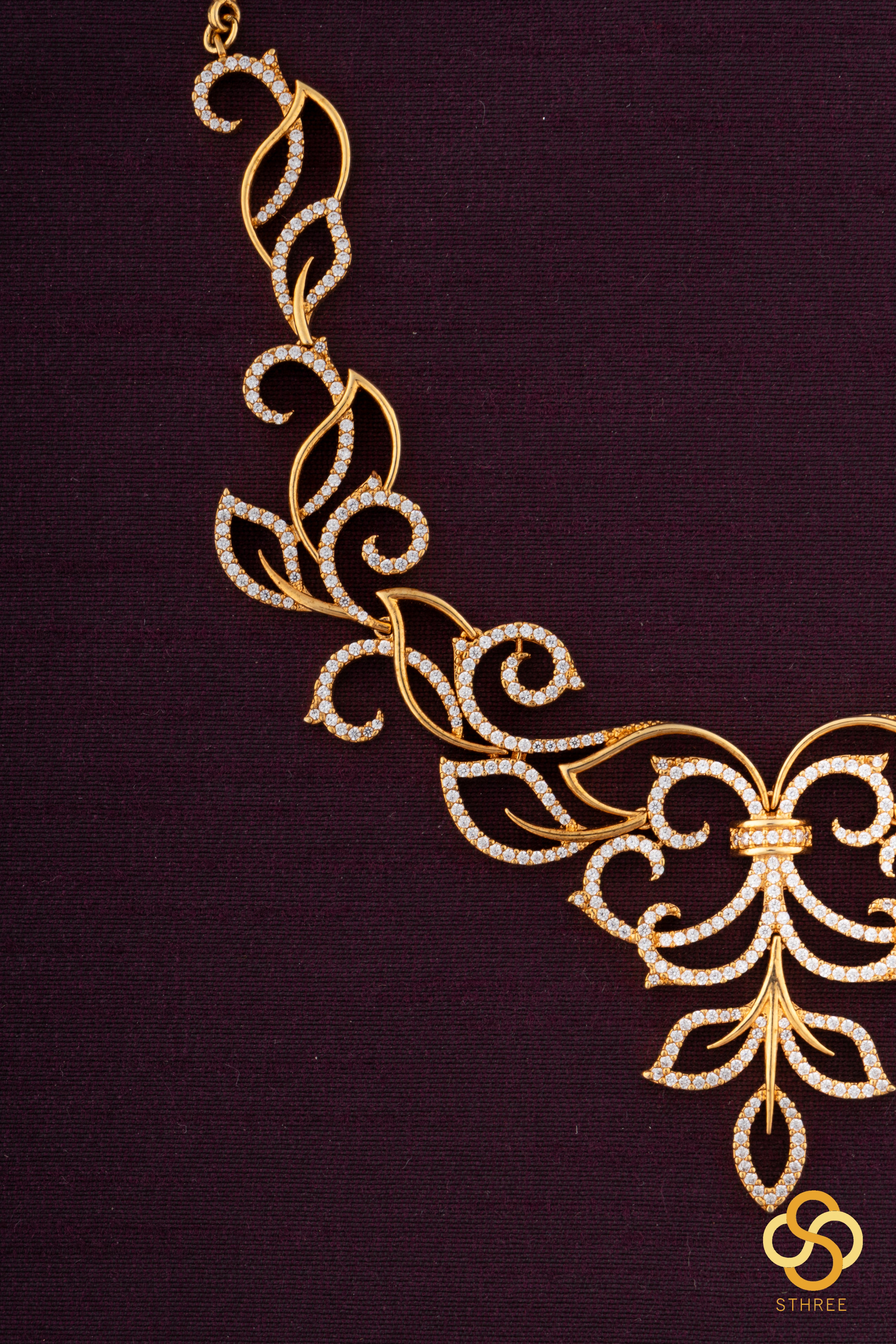 Diamond pattern floral neckpiece set