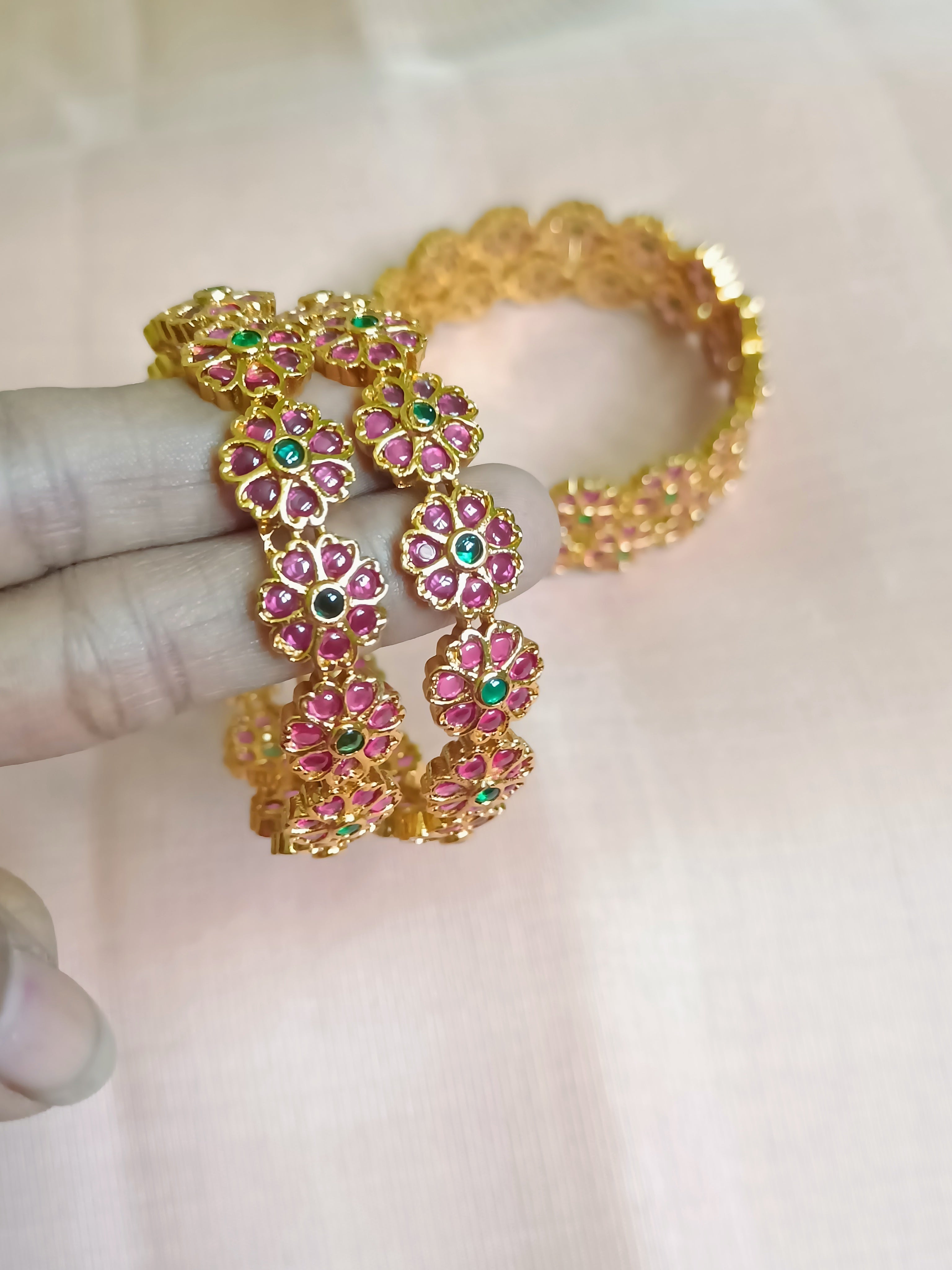 Floral pink red kemp with green