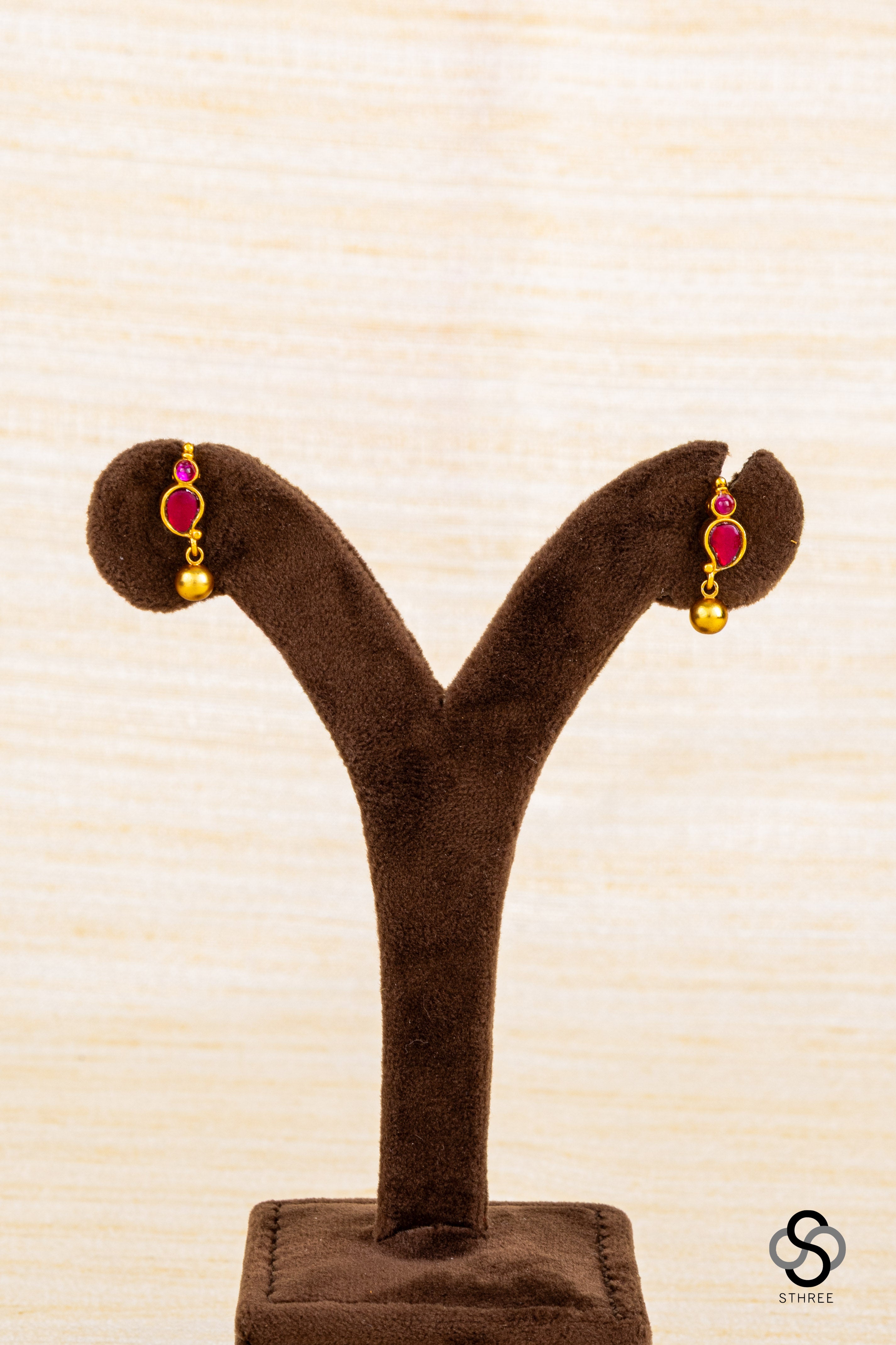 Kemp red necklace - Gold balls hangings