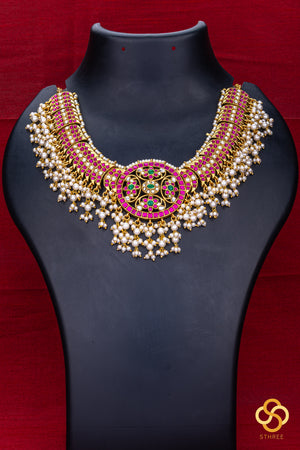 Kemp necklace with padakkam - Ruby red with Pearls