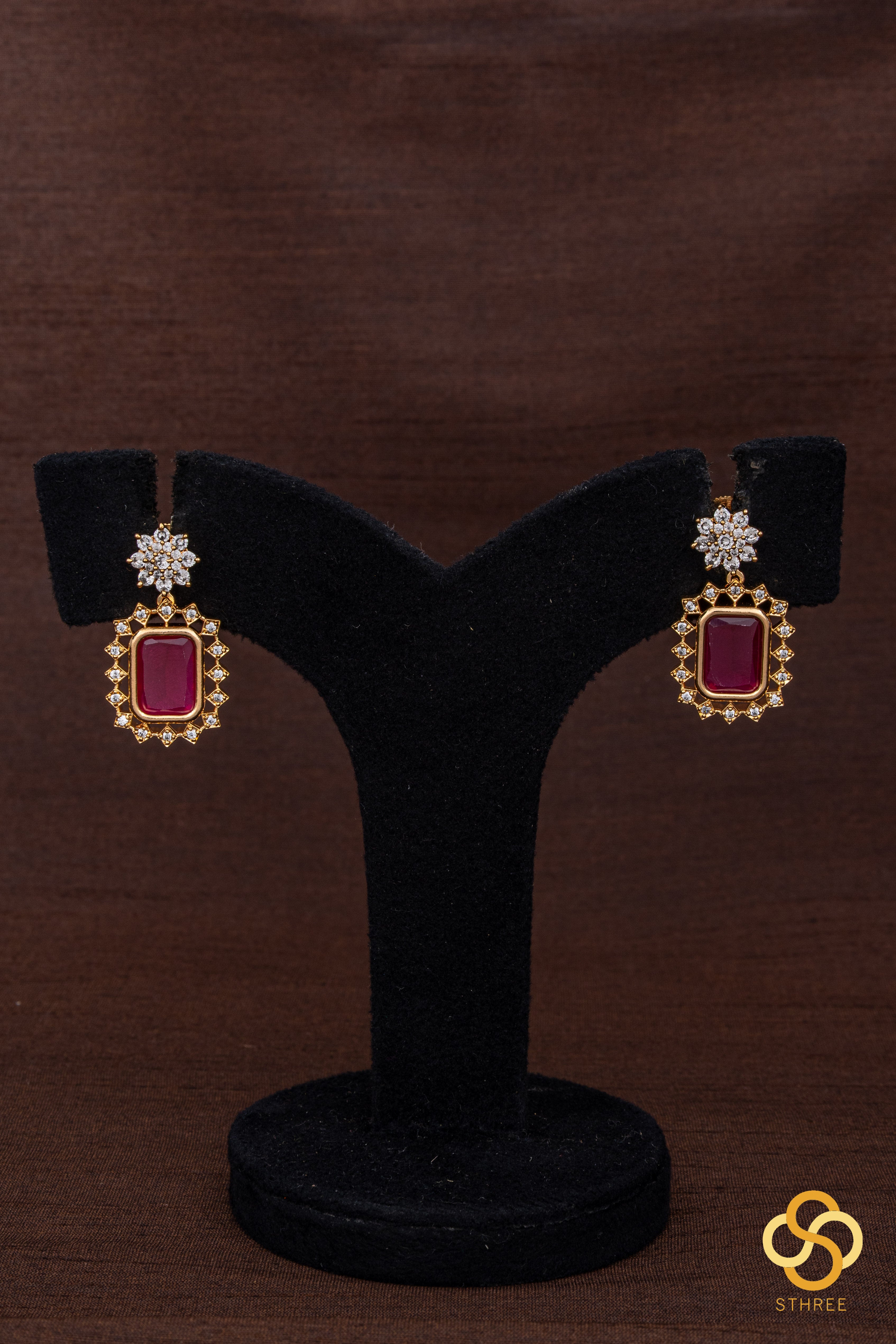Solitaire necklace - Ruby red pendent
