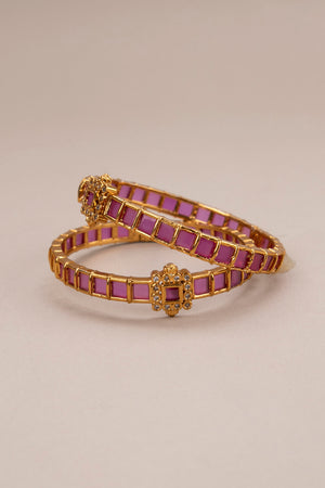 Kemp red kada with mogappu (openable pattern)