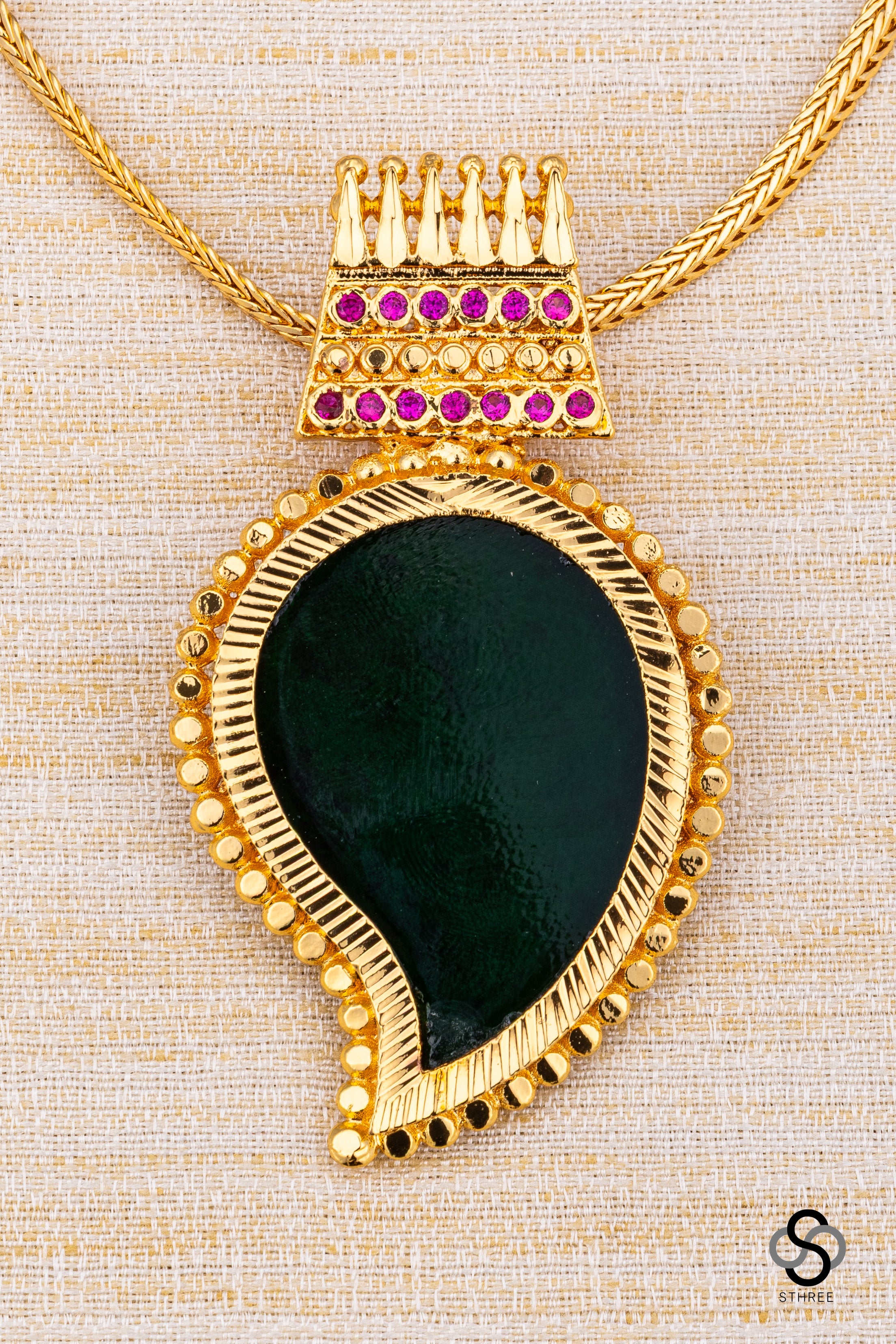 Manga pendent necklace - Emerald green