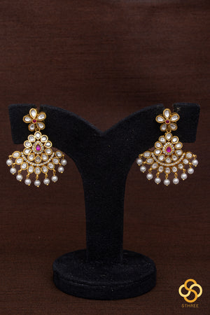 Rajwadi choker with white kundan